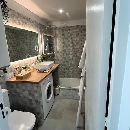 Lägenhet Cosy Avec Terrasse Sur La *